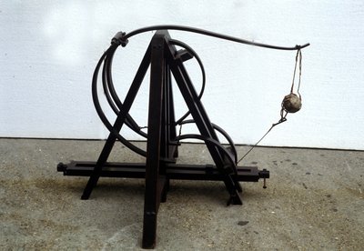 Una catapulta. Modelo del dibujo de Leonardo da Vinci. Museo de Ciencia y Tecnología, Milán. de Leonardo da (after) Vinci