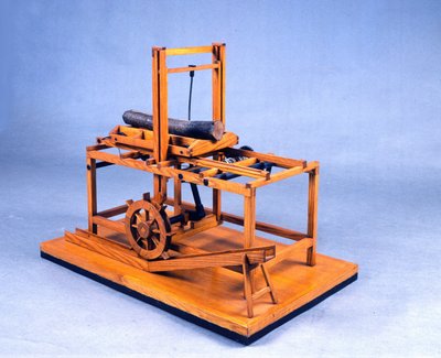 Modelo de madera de sierra hidráulica operada por engranajes y agua. Hecho según un dibujo de Leonardo da Vinci (1452-1519). Museo de Ciencia y Tecnología, Milán. de Leonardo da (after) Vinci