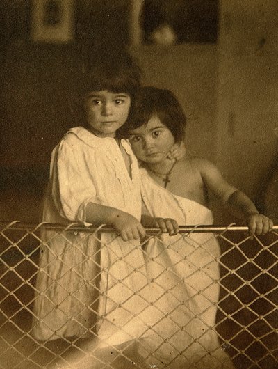 Retrato de niños. Fotografía en gelatina de plata de Leonid Nikolaevich Andreyev (1871-1919) de Leonid Nikolaevich Andreyev