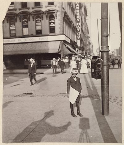 [Autorretrato con Newsboy] de Lewis W. Hine