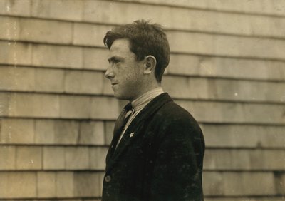 James Cooney, de 15 años, inmigrante irlandés en Fall River, Massachusetts. de Lewis Wickes Hine