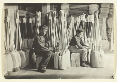 Muchachos en la sala de empaquetado, Brown Mfg. Company, Evansville, Ind. de Lewis Wickes Hine