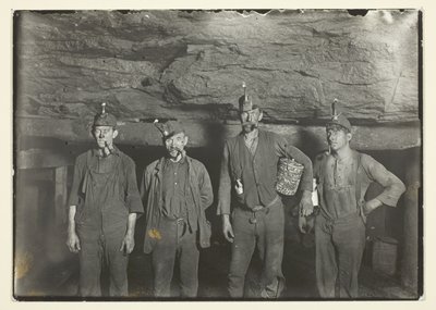 En las profundidades de una mina de carbón de Virginia Occidental, los mineros vuelven a casa de Lewis Wickes Hine