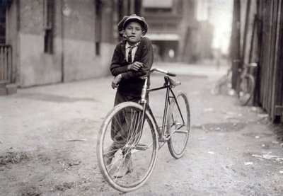Mensajero de quince años trabajando para Mackay Telegraph Company, Waco, Texas, 1913 de Lewis Wickes Hine