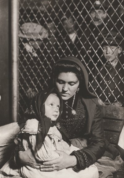 Madre e hijo inmigrantes de Lewis Wickes Hine