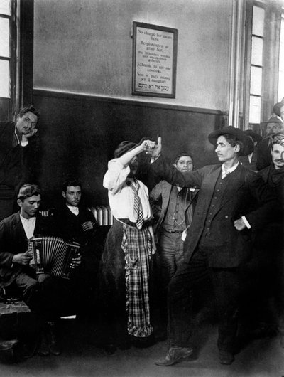 Inmigrantes en Ellis Island de Lewis Wickes Hine
