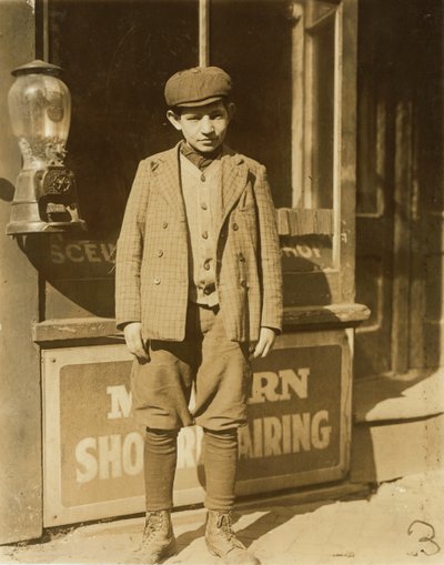 Jacob Futterman, un joven de 16 años que afeita cocos en la fábrica de Kibbe en Springfield (Massachusetts). de Lewis Wickes Hine