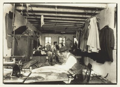 Old Time Garment Shop, Nueva York de Lewis Wickes Hine