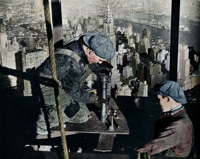 Remachando los últimos pernos en el mástil de la mañana del Empire State Building, c1931 de Lewis Wickes Hine