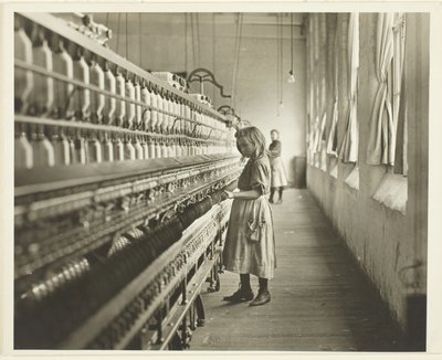 Sadie Pfeifer, hilandera de una fábrica de algodón, Lancaster, Carolina del Sur de Lewis Wickes Hine