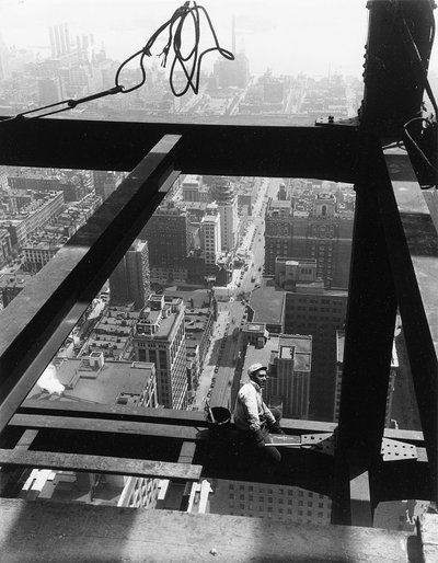 Sentado en la viga, el Empire State Building, 1930s de Lewis Wickes Hine