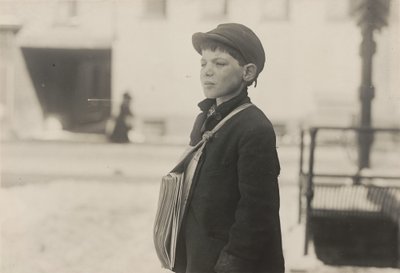 Tony Casale, Bolonia, 11 años vendiendo periódicos durante 4 años, Hartford..., marzo 1909 de Lewis Wickes Hine