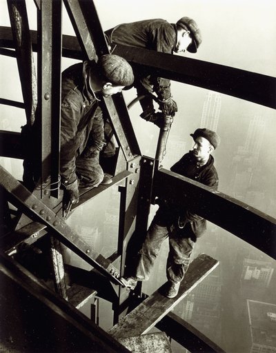 Parte superior del mástil de amarre, Empire State Building de Lewis Wickes Hine