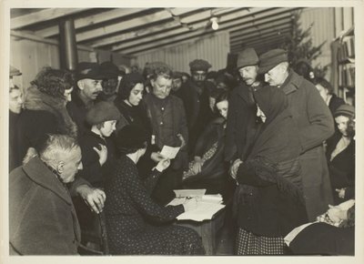 Cheques de ayuda de la WPA entregados a mineros desempleados, Scott