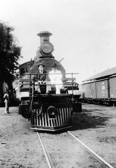 Darius Milhaud y Paul Claudel sentados en un viaje en vapor mientras 