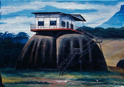Mural que representa la casa de las tribus del bosque reconstruida en el Museo Etnológico Amazonas Monseñor Enzo Ceccarelli, Puerto Ayacucho, estado Amazonas, Venezuela de Unbekannt Unbekannt