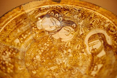 Plato decorado con rostros masculinos y femeninos, de Kashan, Irán de Unbekannt Unbekannt