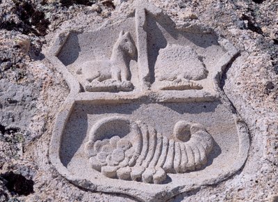España, Castilla y León, Mombeltrán, Castillo de los Duques de Albuquerque, detalle arquitectónico que muestra el escudo de armas de Unbekannt Unbekannt