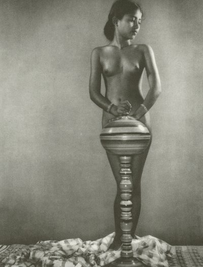 Estudio de desnudo (foto en blanco y negro) de Lionel Wendt