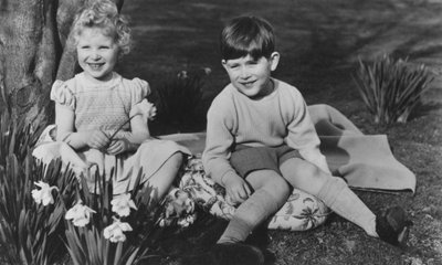 El Príncipe Carlos y la Princesa Ana como niños en Balmoral, 28 de septiembre de 1952 de Lisa Sheridan