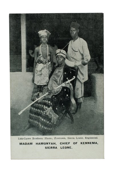 Madam Hamonyah, Jefa de Kennema, Sierra Leona, c.1905-07 de Lisk Carew Brothers