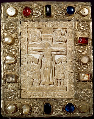 Arqueología de la Edad Media. Arte bárbaro de Lombardía: la paz del Duque Orso. La parte de marfil representa a Cristo crucificado rodeado por la Virgen, San Longino el Centurión y San Juan. Arte lombardo del siglo IX. de Lombard School