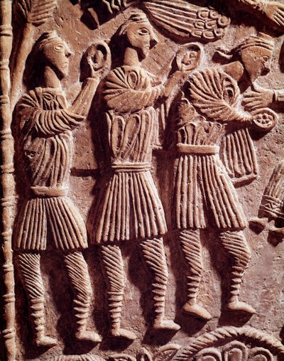 Arte lombardo: los reyes sabios, bajorrelieve del altar del Duque Rachis - Escultura, arte lombardo, 737-744 - Cividale del Friuli, Museo Cristiano, tesoro de la catedral de Lombard School