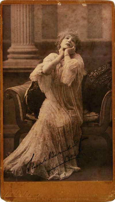 Retrato de Sarah Bernhardt de London . Photo studio W. and