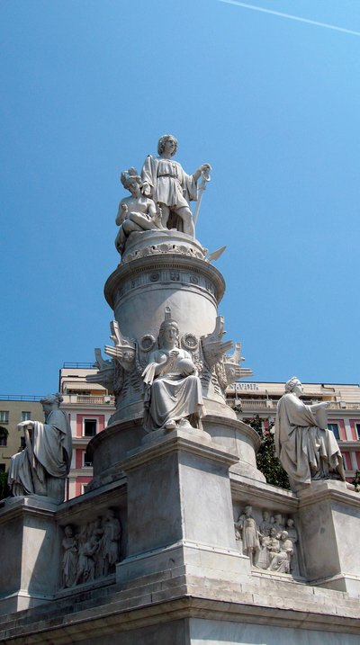 Monumento en homenaje al navegante Cristóbal Colón (Cristoforo Colombo). Escultura de mármol de Lorenzo Bartolini (1777-1850). Piazza Acquaverde Génova (Genova) Italia de Lorenzo Bartolini