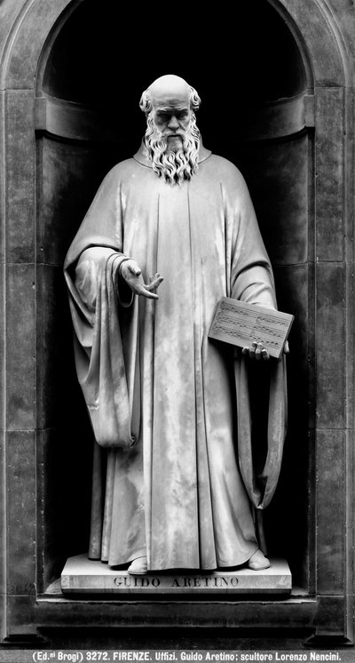 Estatua de Guido de Arezzo de Lorenzo Nencini