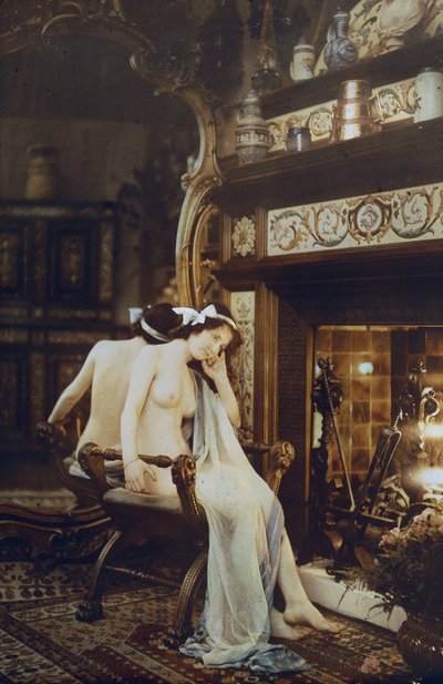 Desnudo femenino sentado junto a la chimenea, c.1850-1900 de Louis Amedee Mante and Edmond Goldschmidt