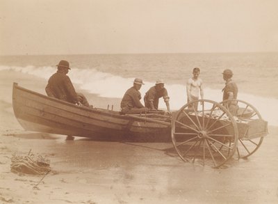 Pescadores descargando un barco, Sea Bright, Nueva Jersey de Louis Comfort Tiffany