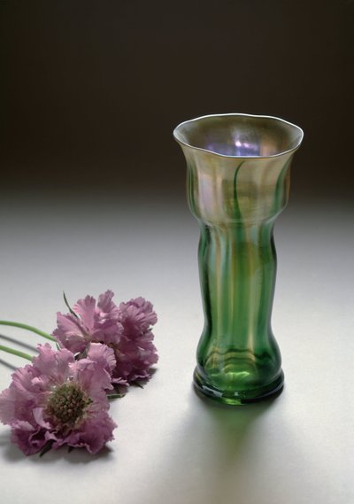 Jarrón de vidrio iridiscente de Louis Comfort Tiffany (1848-1933), estilo Liberty de Louis Comfort Tiffany
