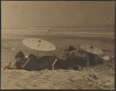 [Escena de playa con sombrillas de papel] de Louis Fleckenstein