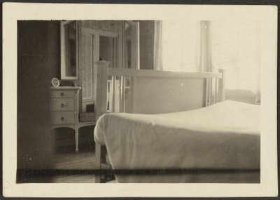 [Dormitorio Interior] de Louis Fleckenstein