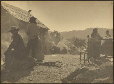 [Acampada durante la comida de grupo] de Louis Fleckenstein