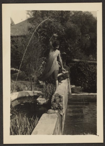 [Bailarina en el jardín] de Louis Fleckenstein