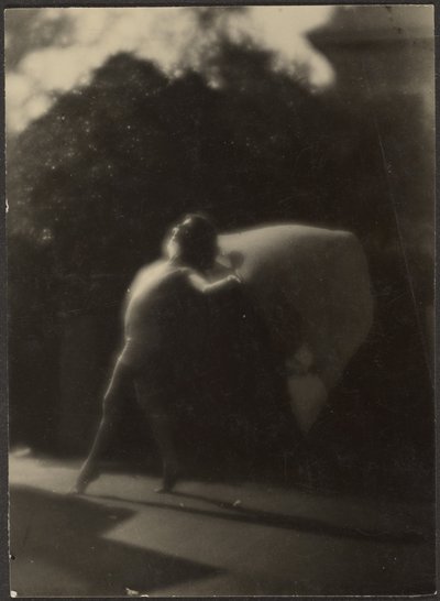 [Bailarina en el jardín] de Louis Fleckenstein