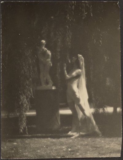 Bailarina en un jardín de Louis Fleckenstein