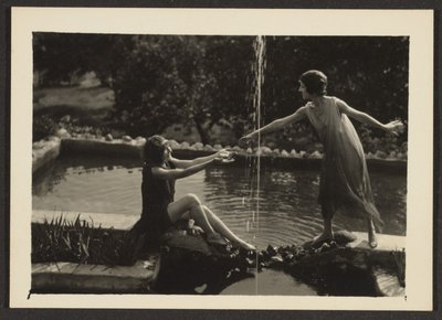 [Bailarinas junto a la piscina] de Louis Fleckenstein