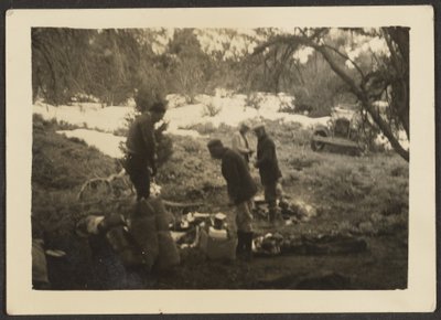 [Figuras en el campamento] de Louis Fleckenstein