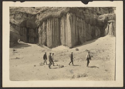 [Figuras en un paisaje desértico] de Louis Fleckenstein