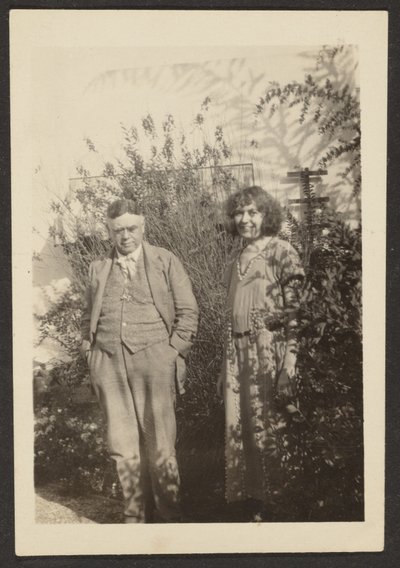 [Fleckenstein y Florence en Garden] de Louis Fleckenstein