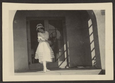 [Florence bailando en el porche] de Louis Fleckenstein