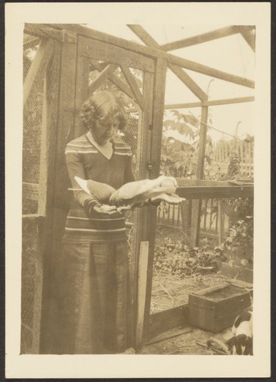 [Florence alimentando palomas] de Louis Fleckenstein