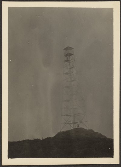 [Paisaje con torre eléctrica] de Louis Fleckenstein