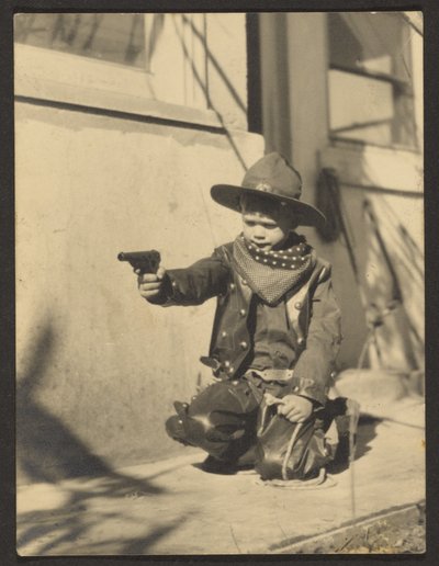[Niño pequeño en traje de vaquero] de Louis Fleckenstein