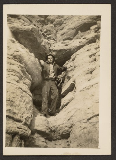 [Hombre entre las rocas] de Louis Fleckenstein