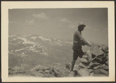 [Hombre en paisaje montañoso] de Louis Fleckenstein