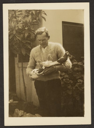 [Hombre con palomas] de Louis Fleckenstein